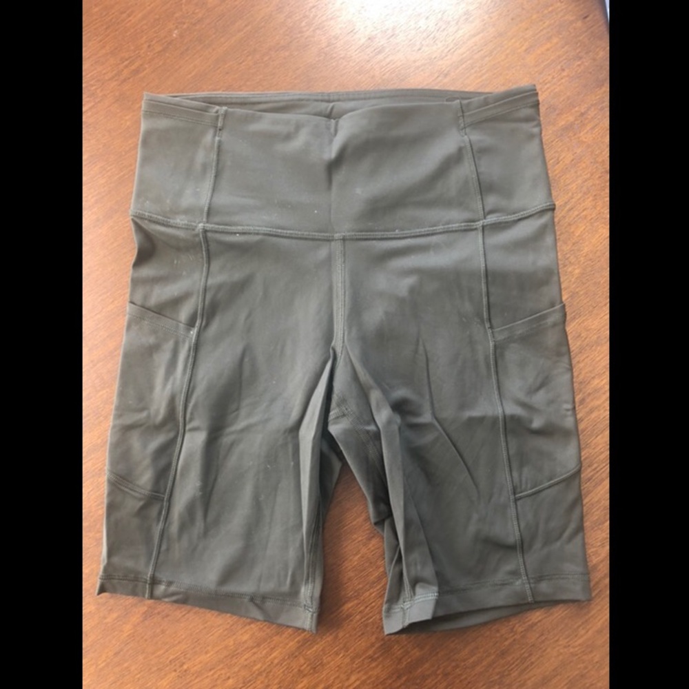 Lululemon Fast and Free High Rise Short 8” size 6